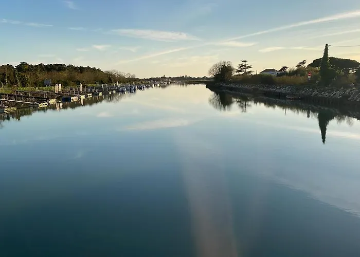 Les Bains Boyardville - Hotel Et Restaurant